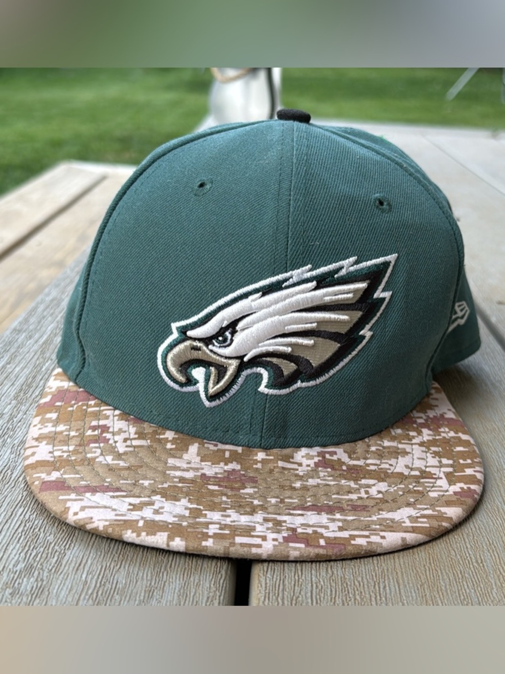 Philadelphia Eagles Green and Camouflage New Era size 7 Fitted Hat